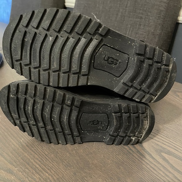 Ugg Harwell Big Kids Black Leather Zip - Picture 3 of 8